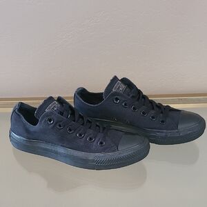 Converse Black Canvas Sneakers Classic Low-Top Design